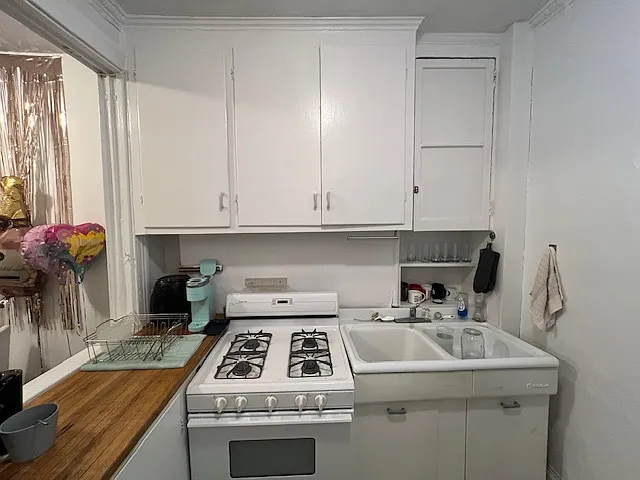 221 E 26th St #3B — Photo 8