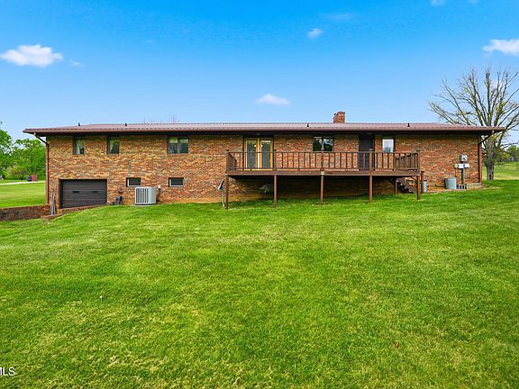 4th image of 556 W Valley Dr