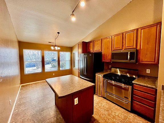 3rd image of 942 W Weston Trl