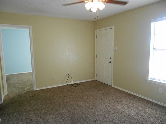 4th image of 2317 Manitoba Dr