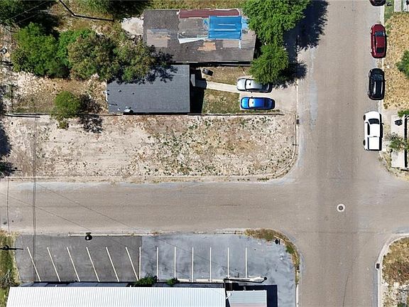 2nd image of 118 N Kansas Ave