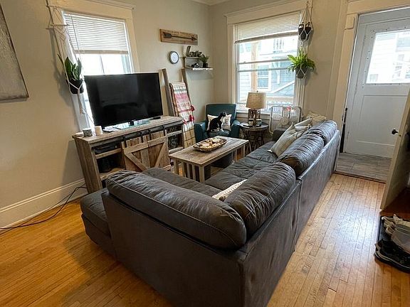 2nd image of 1731A N Warren Ave #5299482