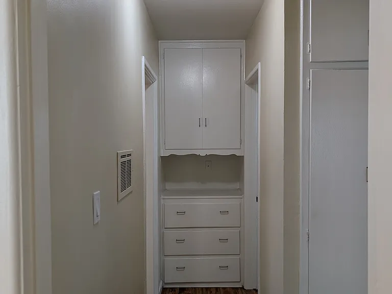 4670 W El Segundo Blvd #B — Photo 2
