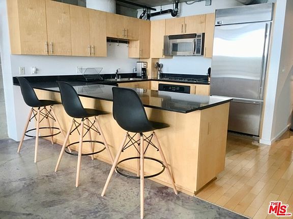 2nd image of 1130 S Flower St APT 113