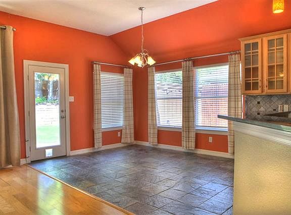 5th image of 1011 Wooded Creek Ave