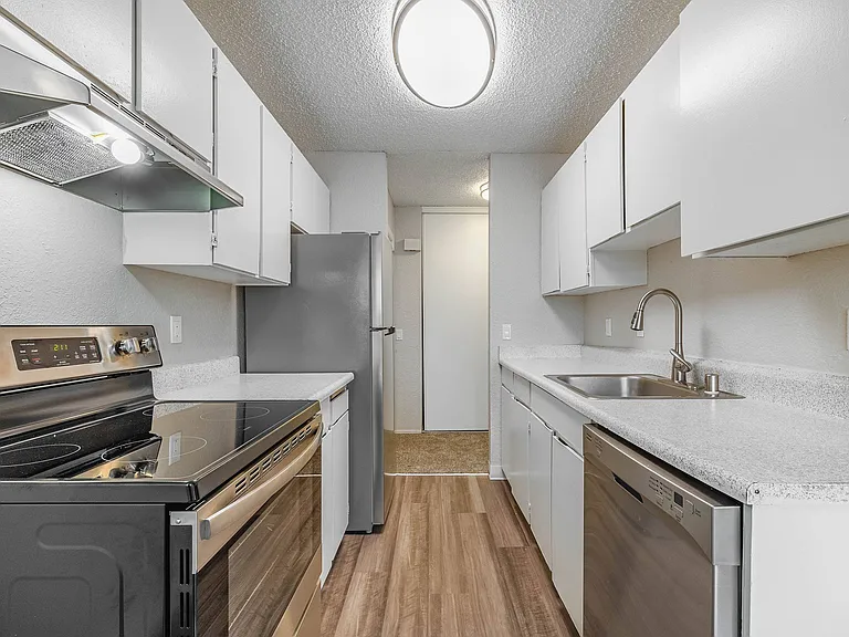 2 Bed 1 Bath - Kitchen