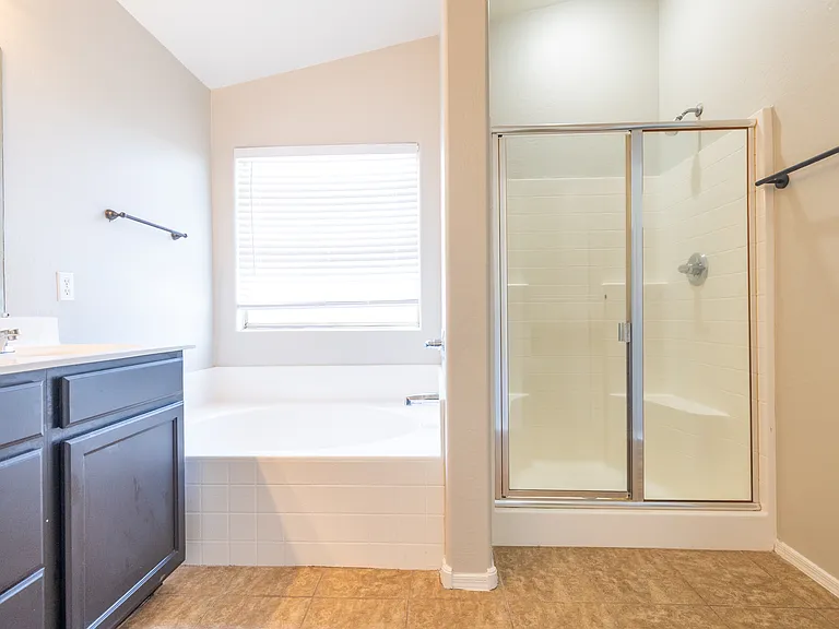 2541 E Silversmith Trl — Photo 26