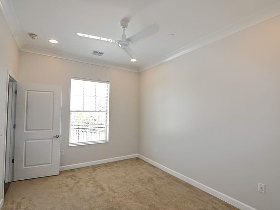 5th image of 550 Russell St Unit 304