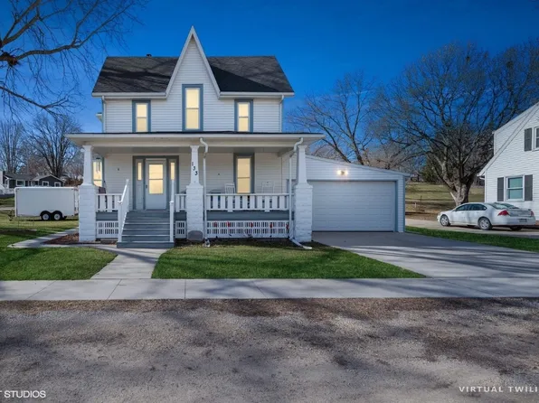 133 River St S, Central City, IA 52214