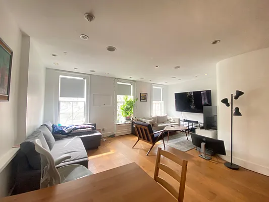 Rented by Dream Space Realty | media 8