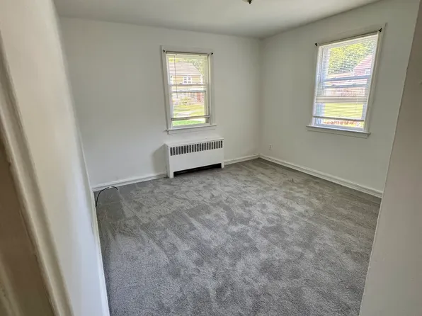 3 Springwood Cir #E, Hyde Park, NY 12538