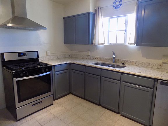 Dining room to Kitchen