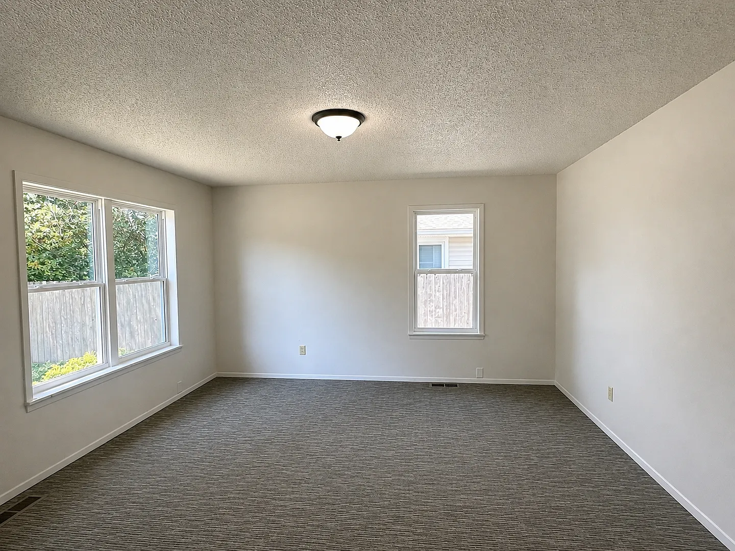 Spacious 3-Bedroom Home with Garage & Fenced Yard! — Photo 2