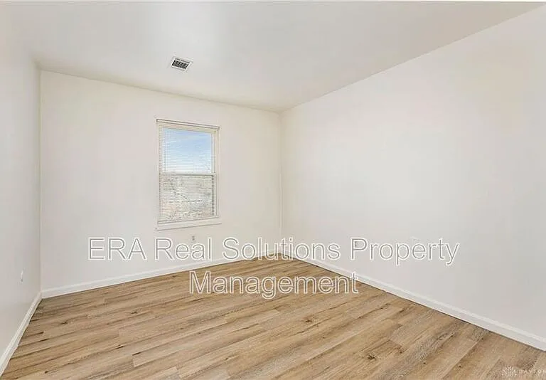 1241-1255 Devon Ave #1243-D — Photo 2