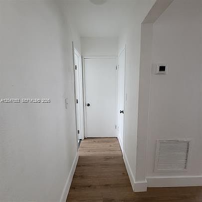 5th image of 210 SW 30th Ave