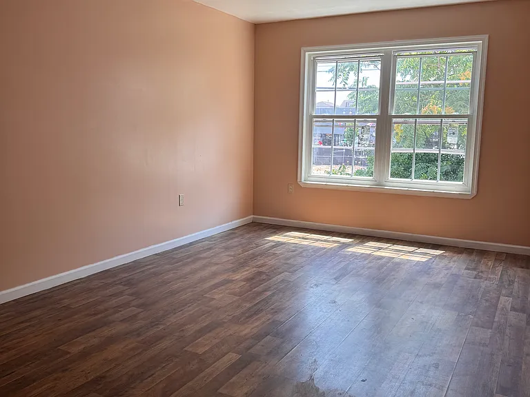238-240 Maple St #5 — Photo 8