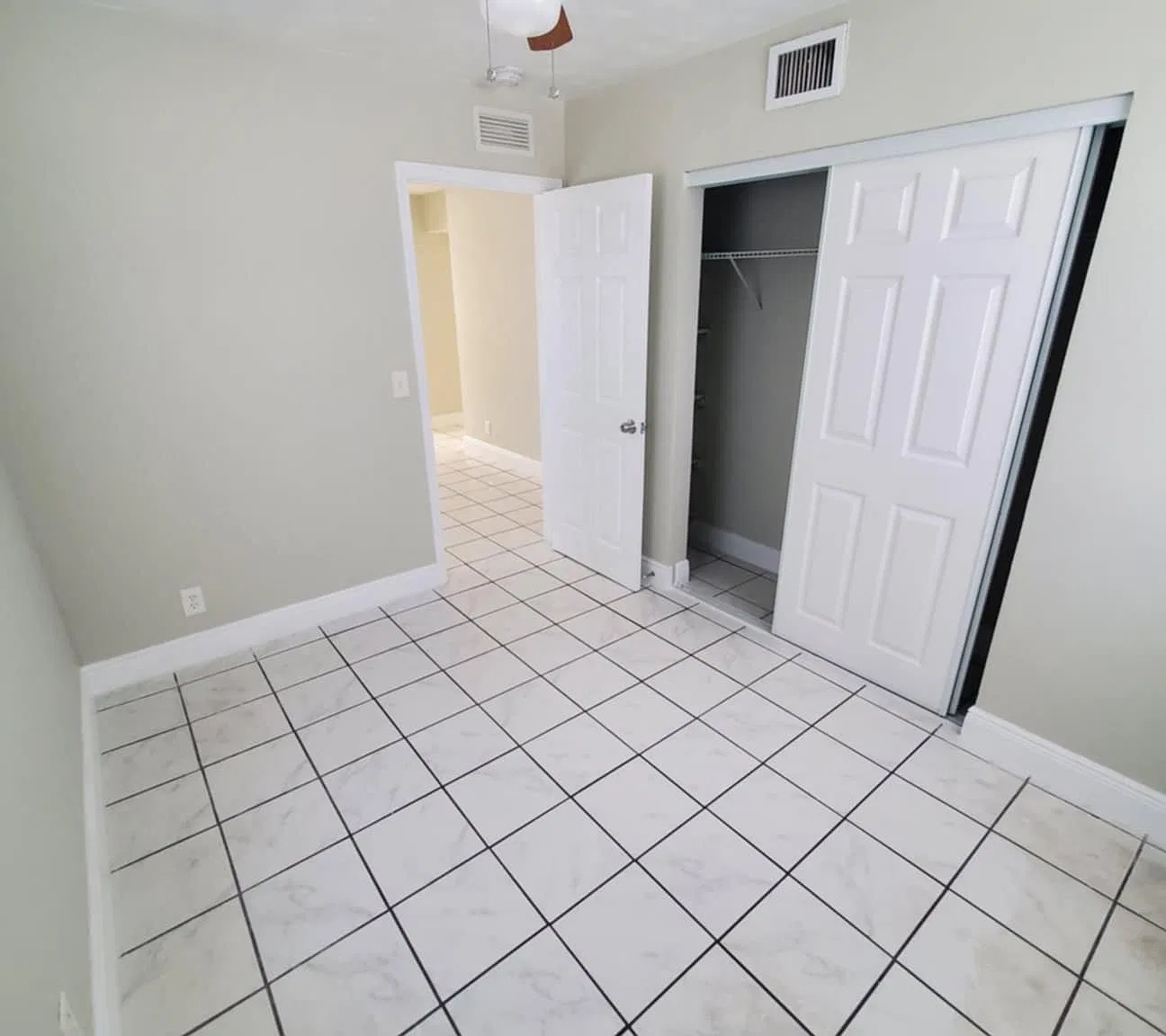 3 bed, 1104 sqft, $2,350 — Photo 3