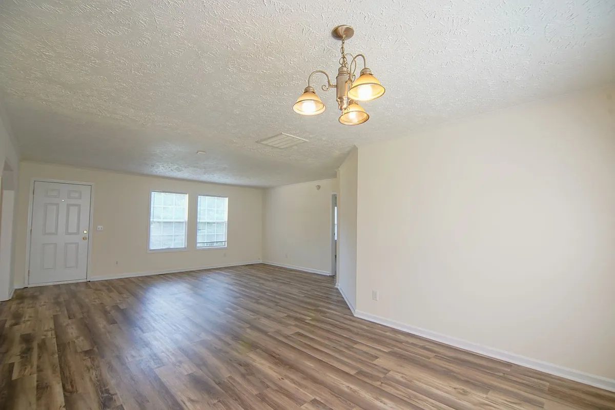 Building Photo - 1018 Dooley Dr