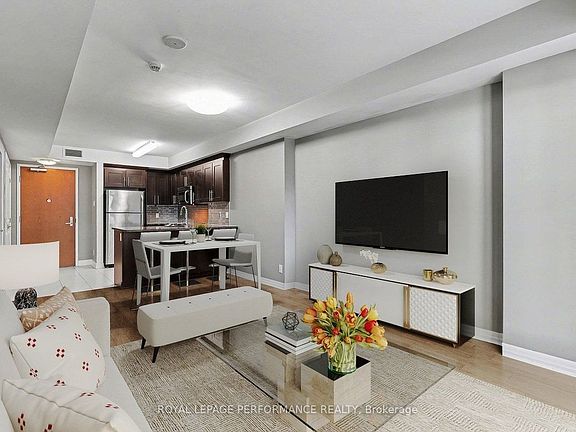 5th image of 242 Rideau St #204