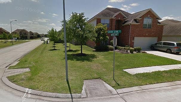 Outside view to the house.