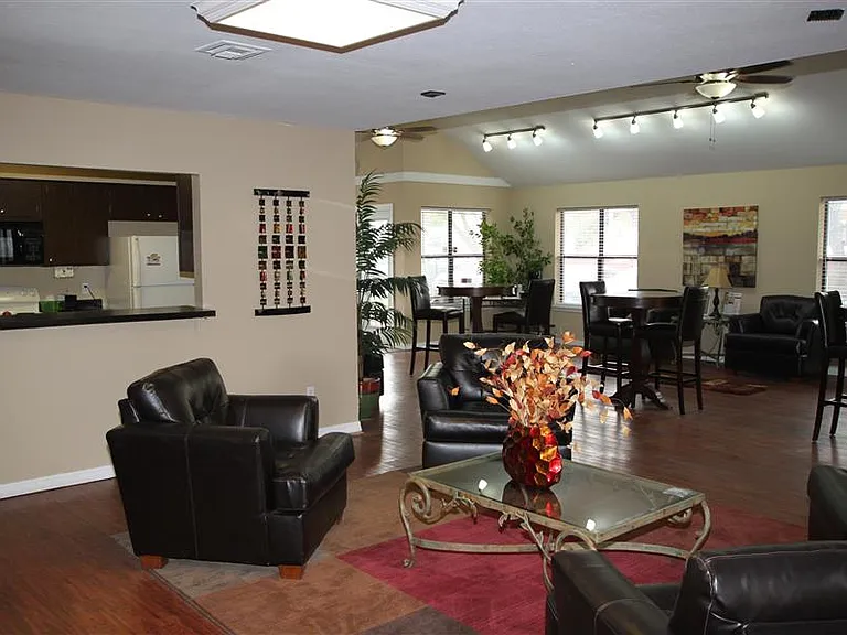 Eaglerock Village Apartments — Photo 26