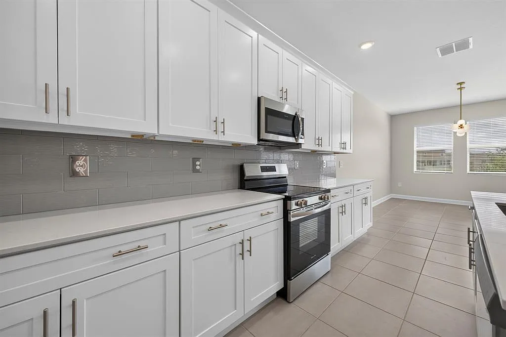 4 bed, 3.0 bath, 2532 sqft, $3,200 — Photo 4