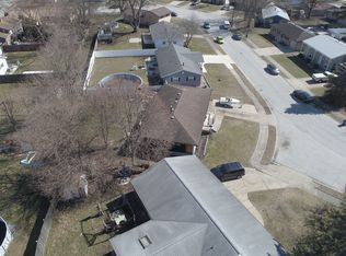 736 10th Pl, Mishawaka, IN 46544