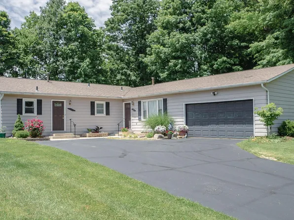 343/347 Oak Meadow Dr, Pataskala, OH 43062