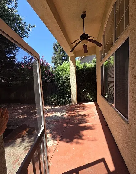 1940 Lawrence Ave — Photo 5