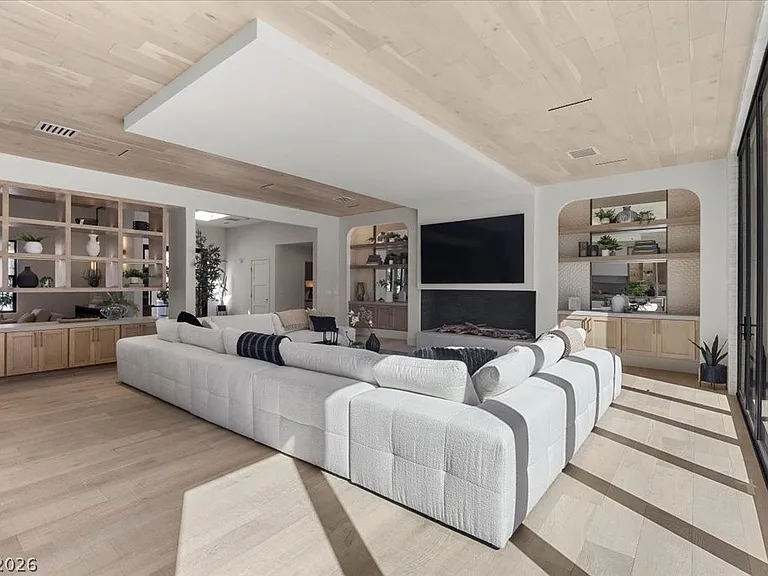 2401 Driftwood Dr — Photo 23