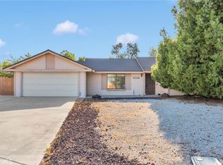 13106 Holly Berry Rd, Victorville, CA 92392