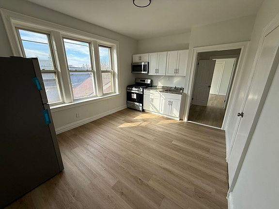 2nd image of 236 Garfield Ave #32E