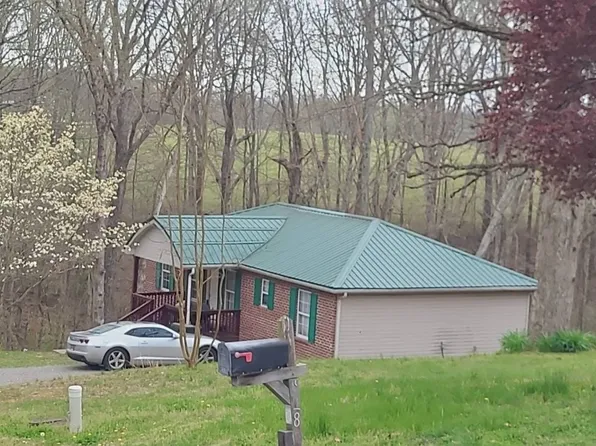 212 Woodlawn Dr, Dickson, TN 37055