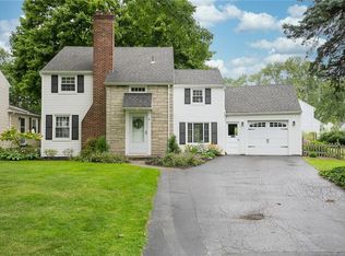 9 Willowdale Dr, Rochester, NY 14618