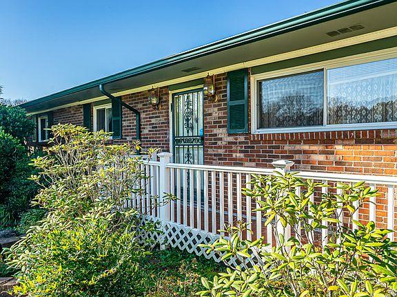 5th image of 11129 Farr Dr