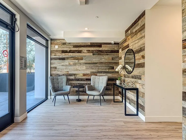 338 N Mariposa Ave — Photo 10