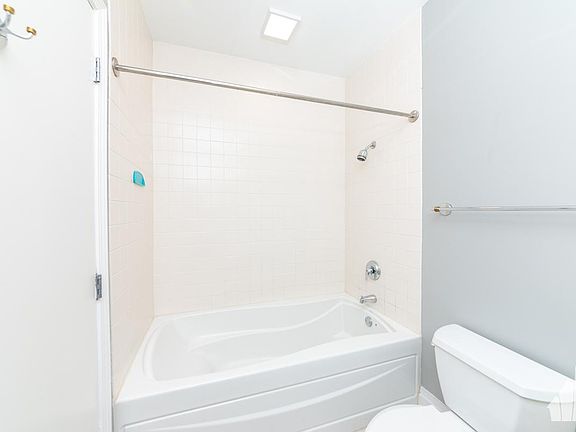 5th image of 31 W Ontario St #33F