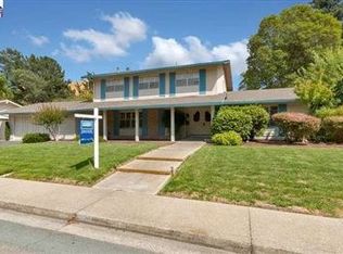 1295 Larch Ave, Moraga, CA 94556
