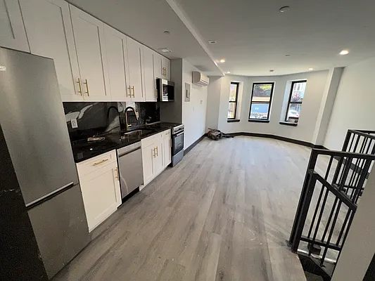 Rented by Delmark Realty LLC | media 20