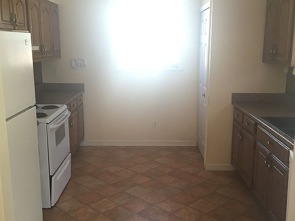 4th image of 2010 S Woodland Dr