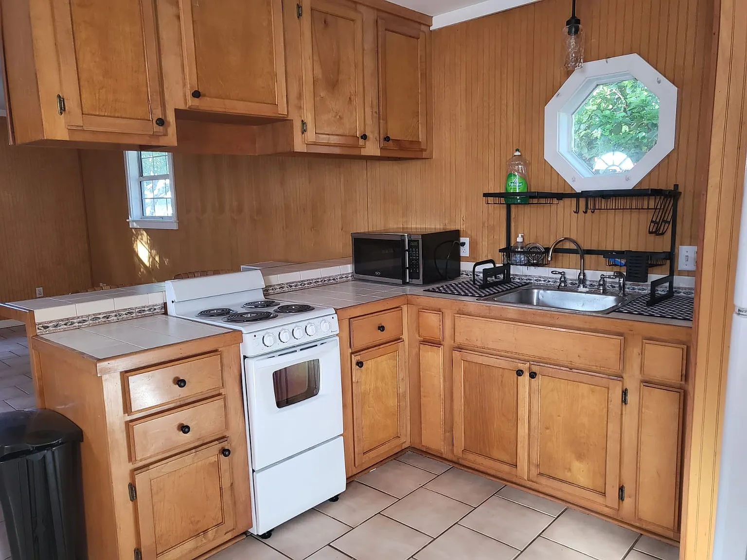 422 Sea Breeze Dr — Photo 3
