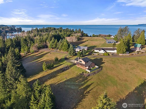 3rd image of 15 Spruce Lane