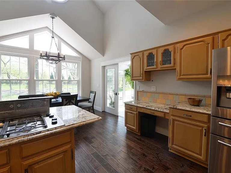 1306 S Geyer Rd — Photo 44
