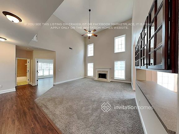 5th image of 625 Excalibur Ct SE