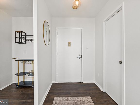 3rd image of 501 Slaters Ln APT 1210