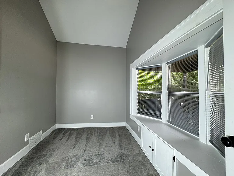 Bedroom three / Office