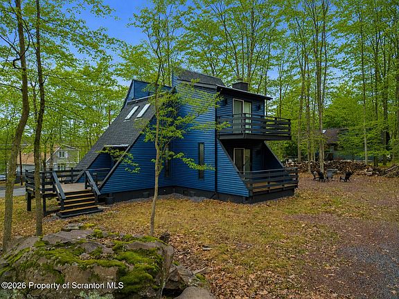 3rd image of 303 Autumn Ln