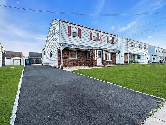 4th image of 140 Camelot Dr