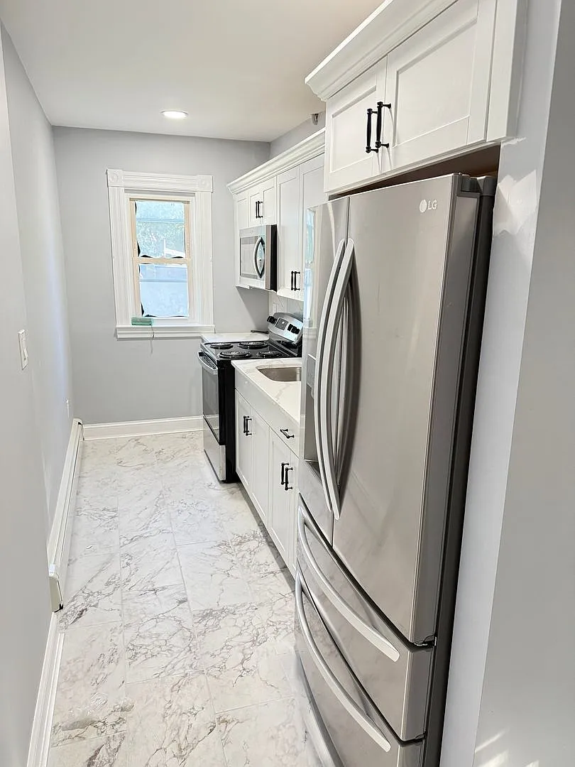 Charming 3BR Duplex in Manchester — Photo 1