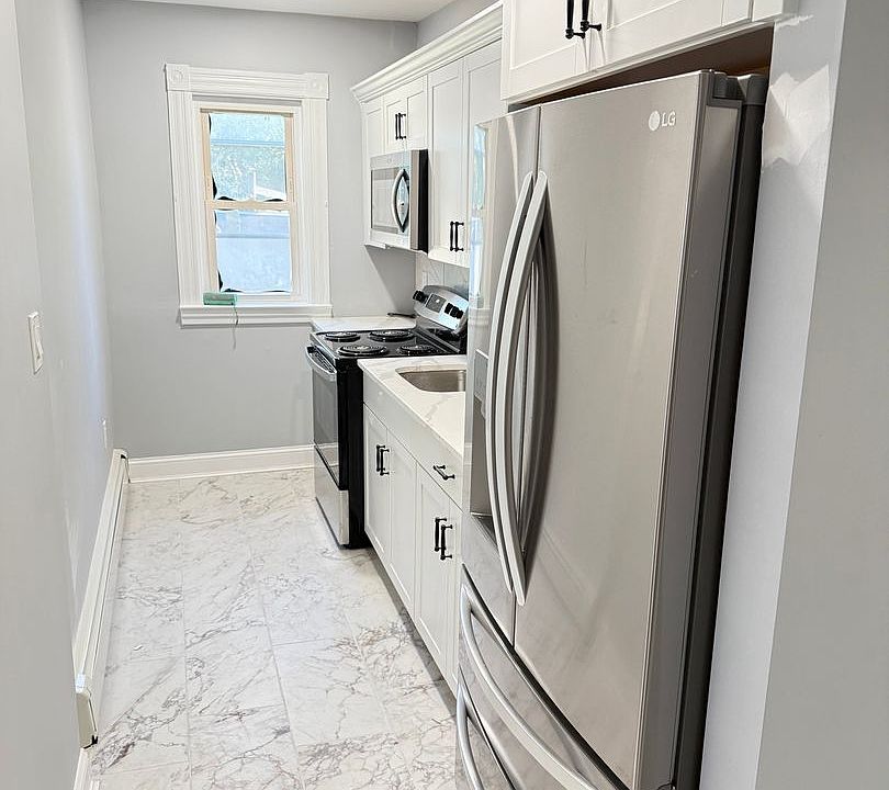 1st image of 8 Lamprey St #1